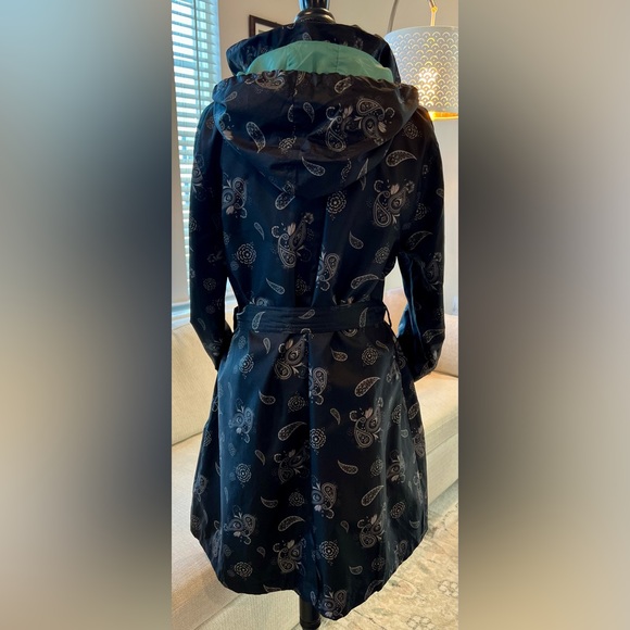 Capelli of New York Black Paisley Rain Coat Belt Hood Large - Picture 2 of 12